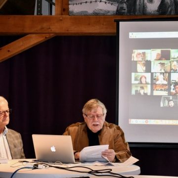 Jean-Francois Blanchette et Jean-Pierre Pichette membres du conseil d'administration de la Société québécoise d'ethnologie lors du lancement de la revue Rabaska 2021