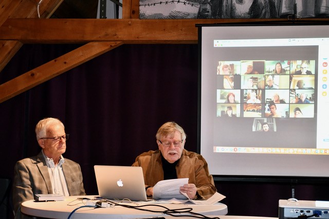 Jean-Francois Blanchette et Jean-Pierre Pichette membres du conseil d'administration de la Société québécoise d'ethnologie lors du lancement de la revue Rabaska 2021